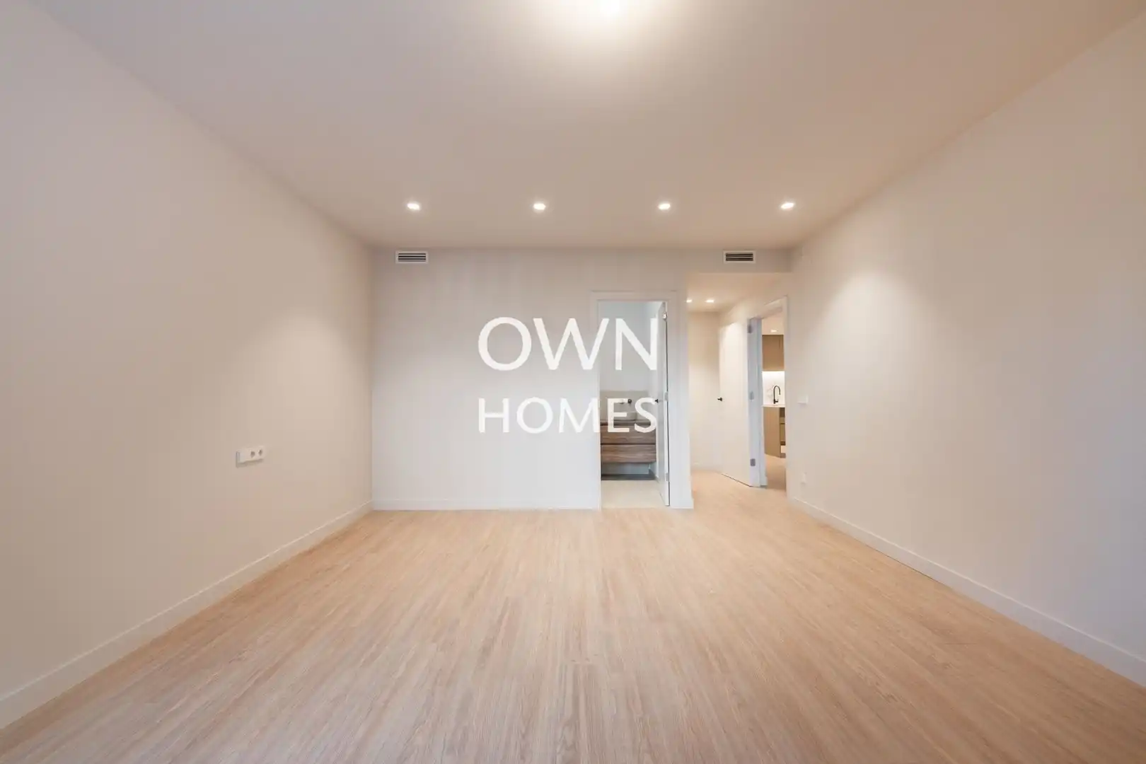 Flat for sale in Barcelona  with Air Conditioner, Heating and Private garden