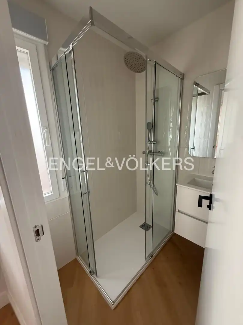 Bathroom of Flat for sale in Madrid  with Air Conditioner, Heating and Terrace