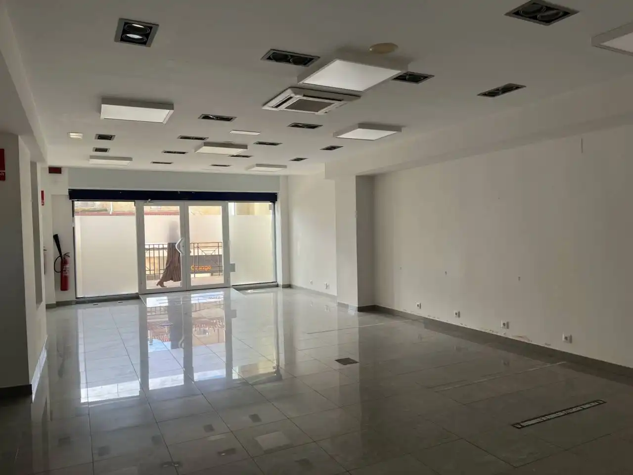 Gewerbefläche zur Miete in Plaza Paola Blasco 3, imagen 3