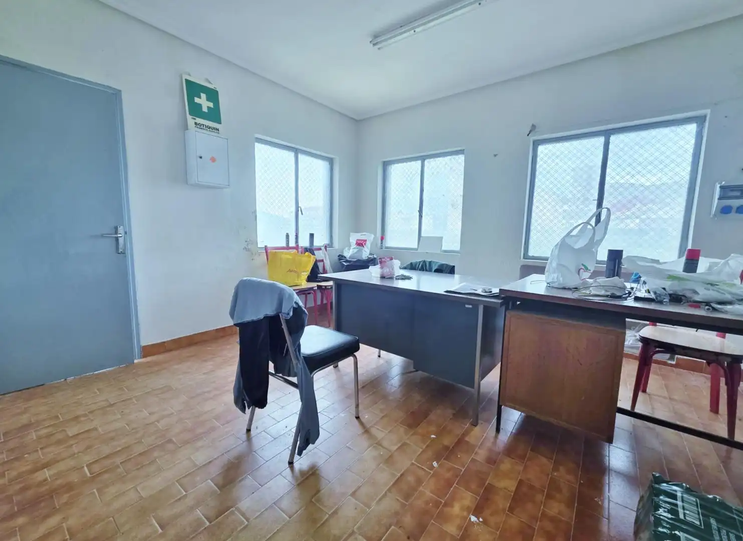 Industrial buildings for sale in Cantiveros
