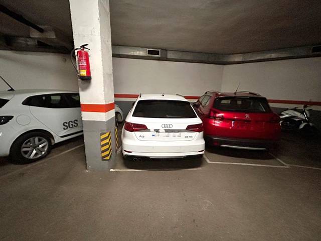 Garaje en Alquiler en Carrer de la Primavera en Les Planes