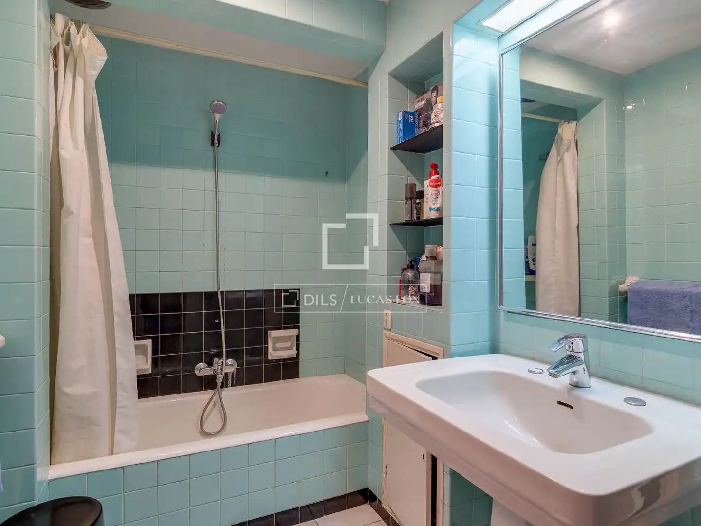 Bathroom of Flat for sale in Barcelona  with Storage room