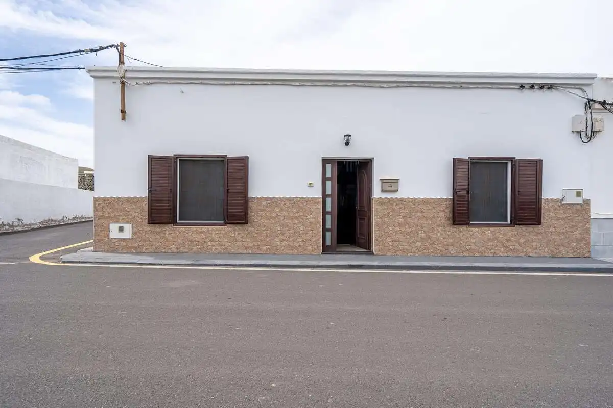 Vista exterior de Casa o chalet en venta en San Bartolomé con Trastero y Amueblado