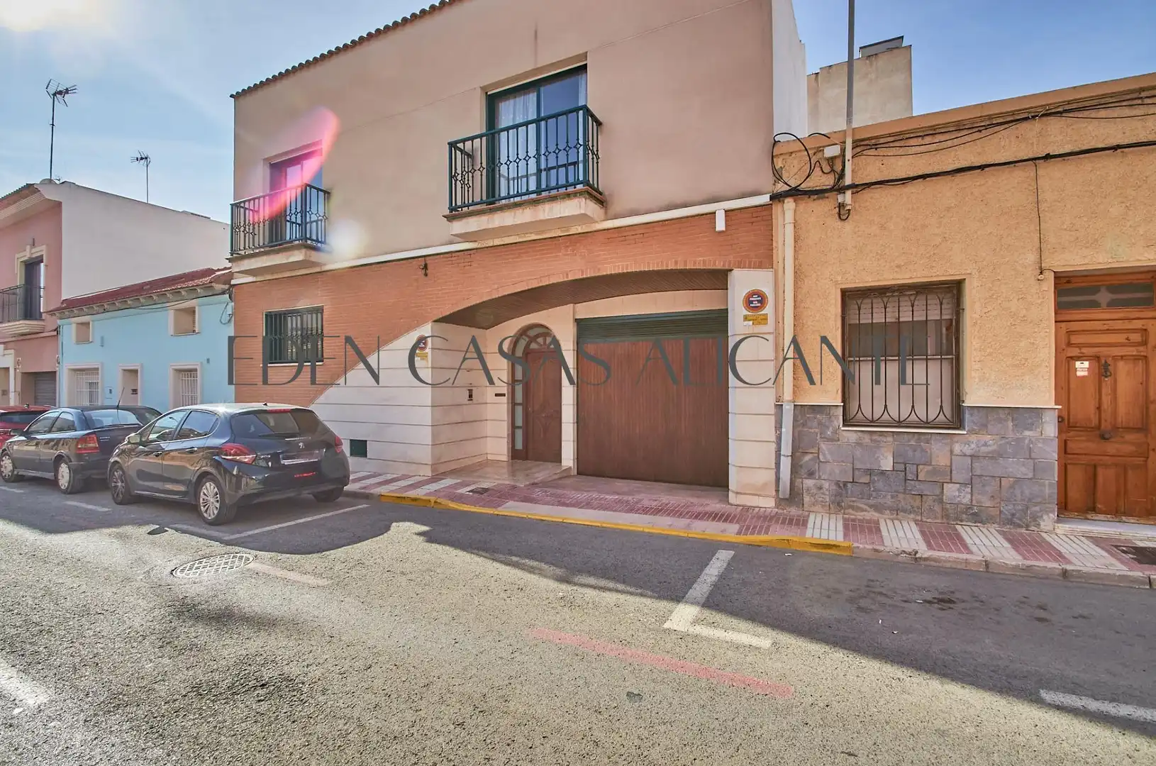 Vista exterior de Casa adosada en venda en San Vicente del Raspeig / Sant Vicent del Raspeig amb Aire condicionat, Jardí privat i Parquet
