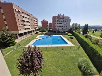 Piscina de Pis en venda en  Logroño amb Calefacció, Parquet i Terrassa