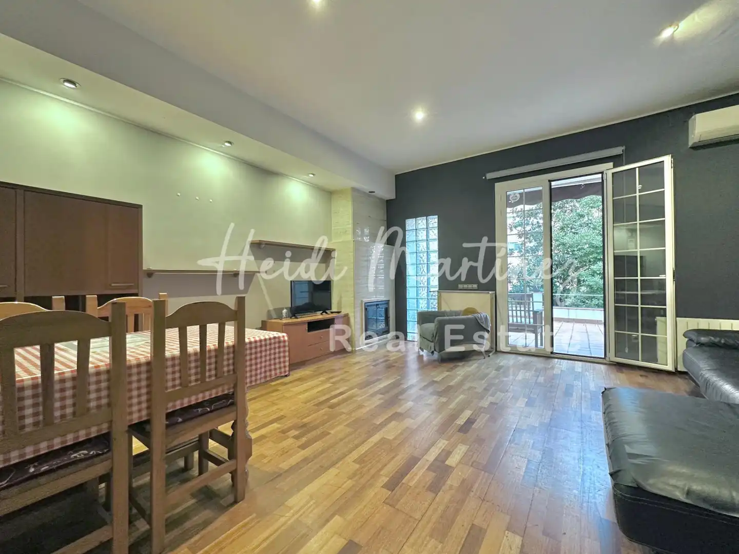 Sala d'estar de Casa o xalet en venda en Molins de Rei amb Aire condicionat, Calefacció i Jardí privat