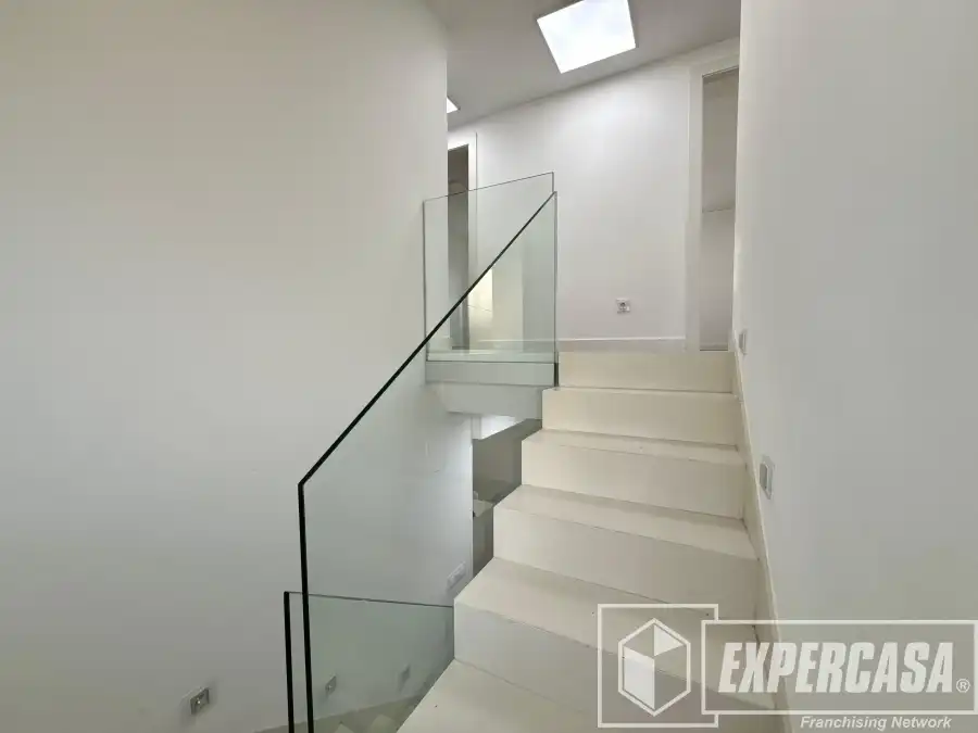 Houses for sale in Domeño  with Air Conditioner and Terrace