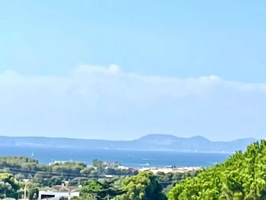 Flat for sale in Roses  with Air Conditioner