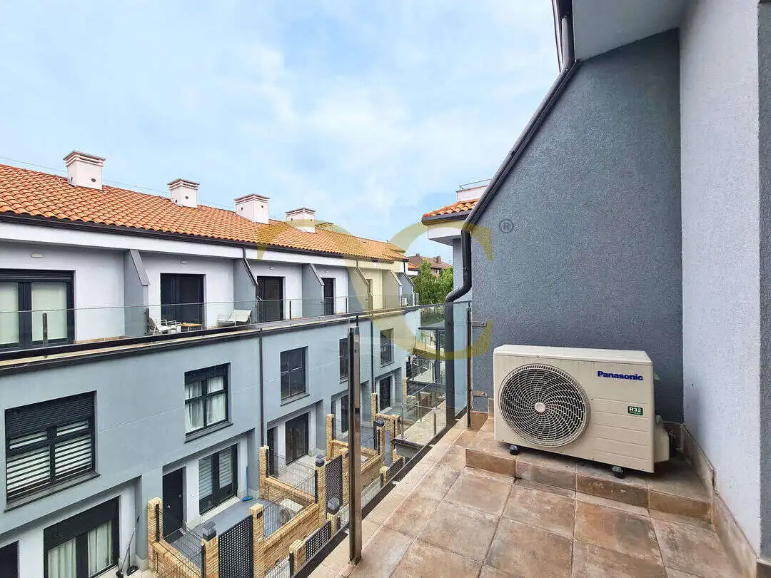 Terrassa de Dúplex en venda en Gijón  amb Calefacció, Terrassa i Traster