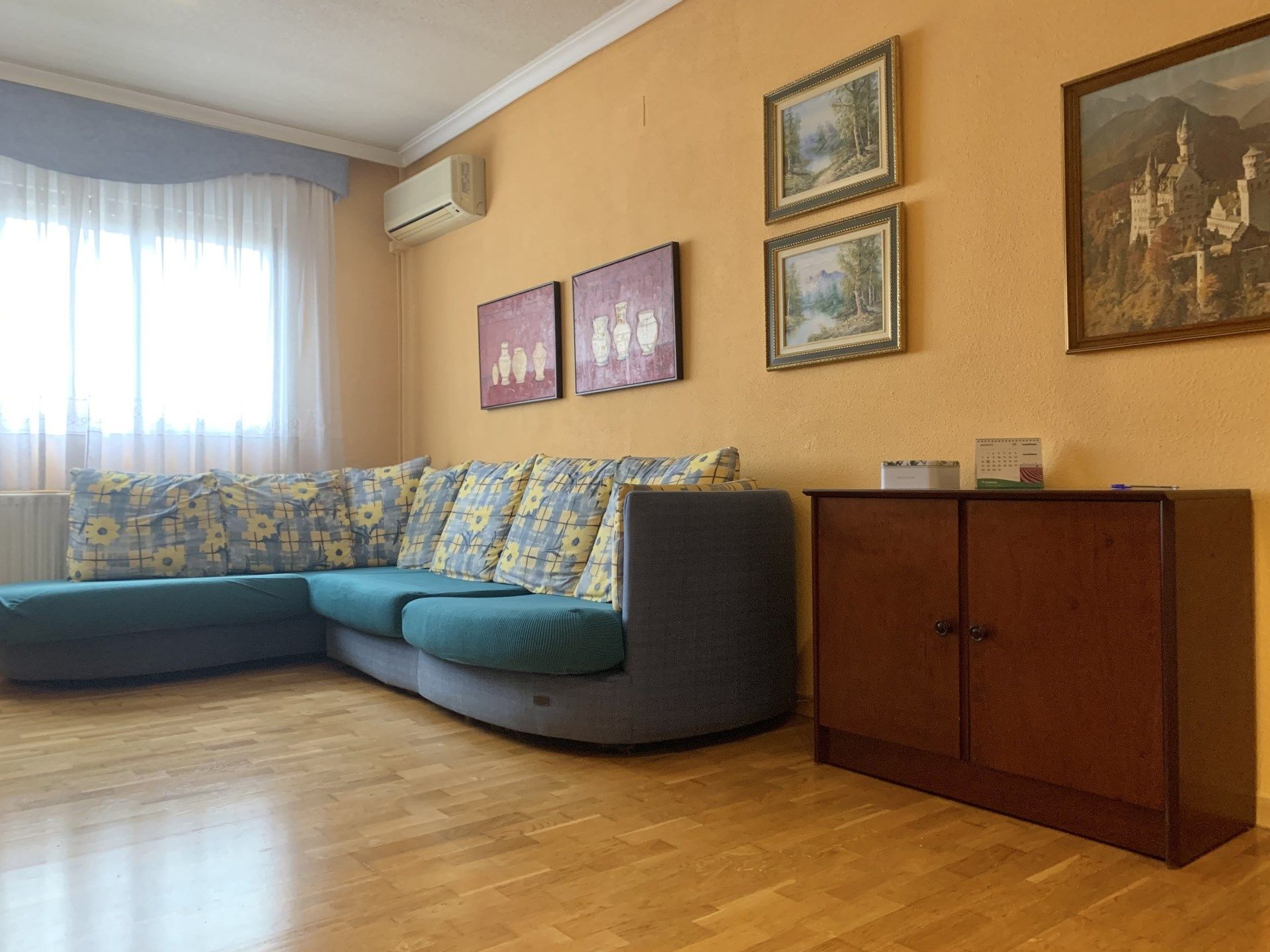 Living room of Flat to rent in  Madrid Capital  with Air Conditioner, Heating and Furnished