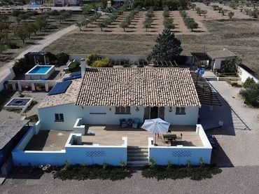 Casa rústica con piscina en venta en Jumilla