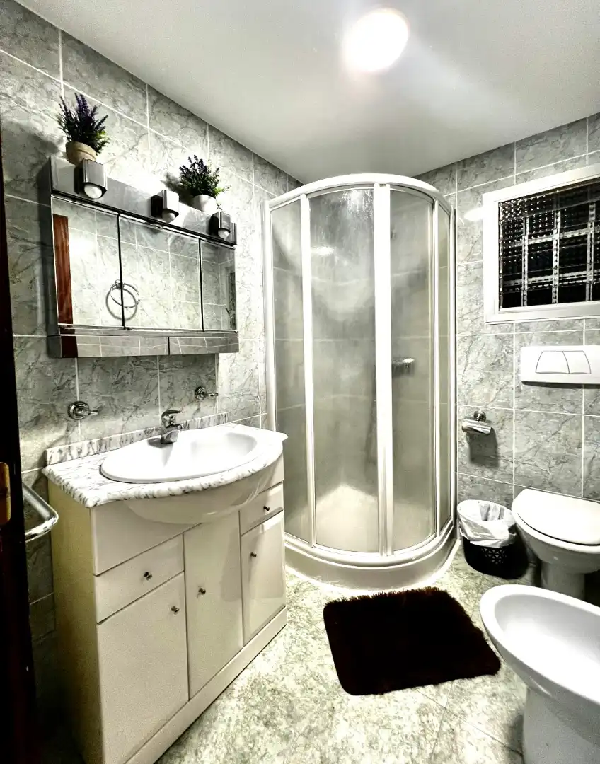 Baño de Piso para compartir en Valencia con Aire acondicionado, Calefacción y Amueblado