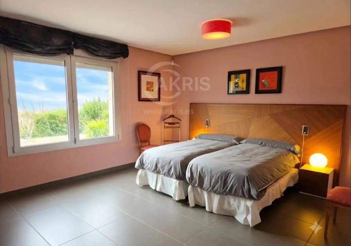 Casa amb piscina en venda a Calle Monasterio Santa María la Real, imagen 25