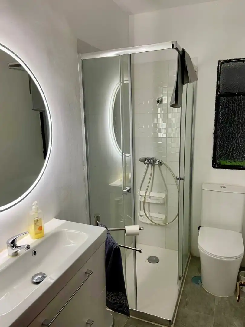 Bathroom of Flat for share in Madrid  with Air Conditioner, Heating and Furnished