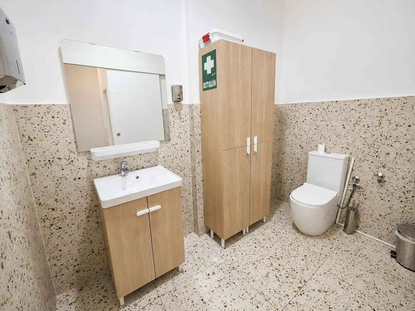 Bany de Local de lloguer en Málaga amb Aire condicionat