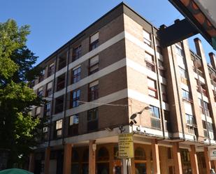 Vista exterior de Pis en venda en Jaca amb Calefacció i Terrassa