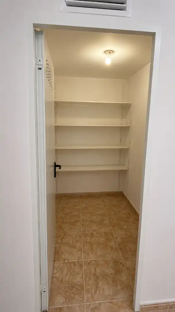 Piso en venta en Valencia con Trastero, Horno y Balcón