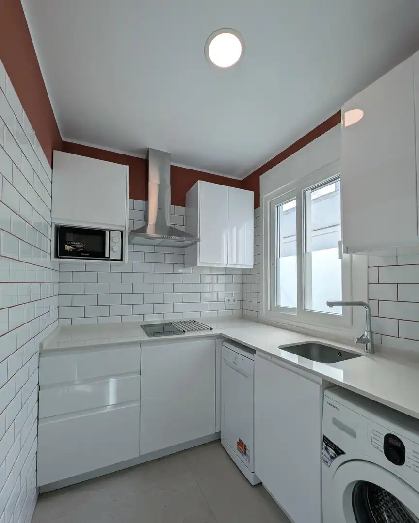 Cuina de Apartament de lloguer en Sevilla amb Aire condicionat i Moblat