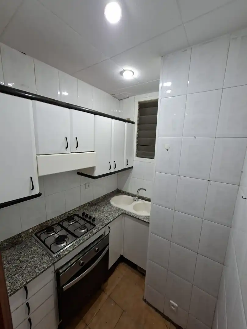 Kitchen of Flat for sale in L'Hospitalet de Llobregat  with Heating, Oven and Balcony