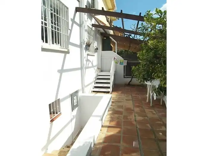 Vista exterior de Casa adosada en venda en Alhaurín de la Torre amb Aire condicionat, Jardí privat i Terrassa