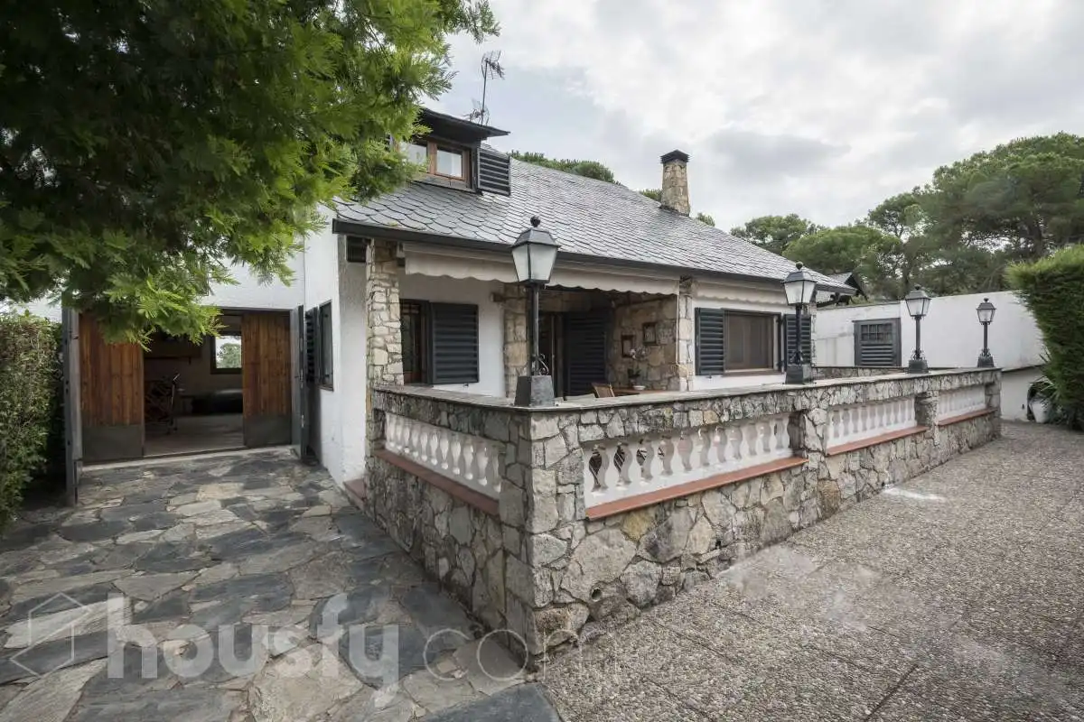 Vista exterior de Casa o xalet en venda en Mediona amb Aire condicionat, Calefacció i Jardí privat