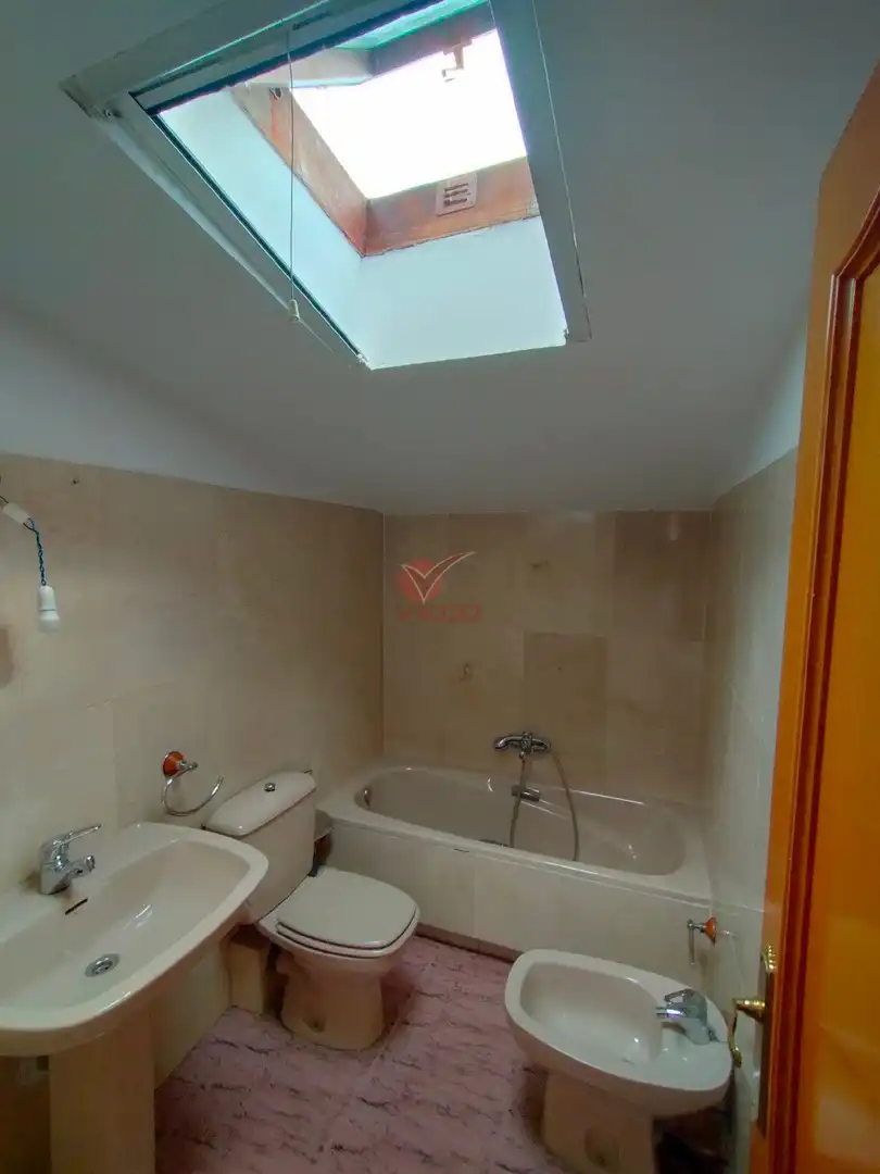 Badezimmer von Wohnung zur Miete in Cuenca mit Heizung, Abstellraum und Möbliert