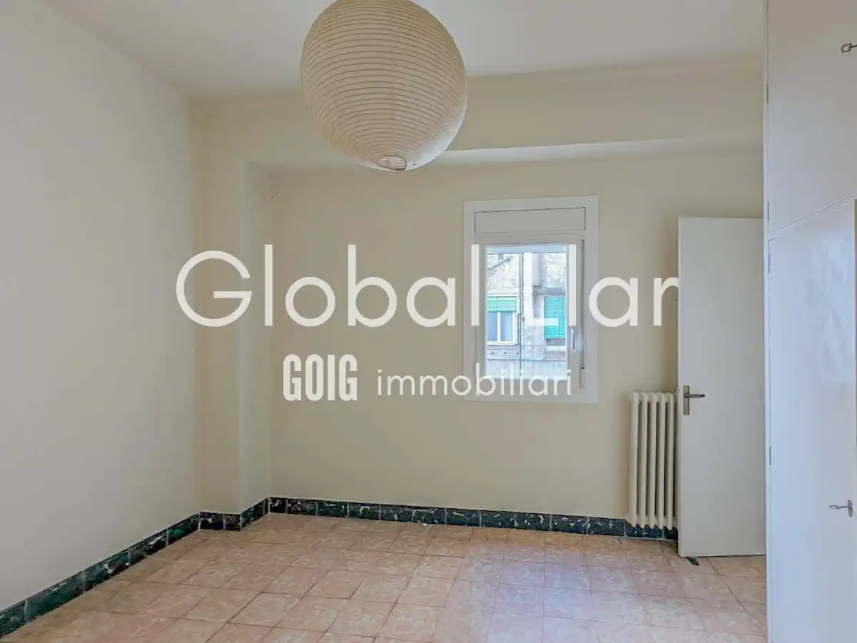 Außenansicht von Wohnung zum Verkauf in Lleida mit Klimaanlage, Heizung und Balkon