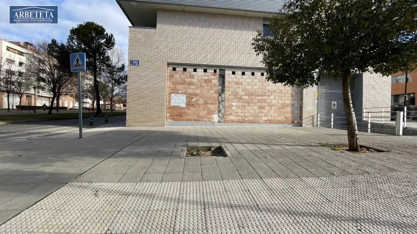 Local comercial en venta en Los Valles - Sanz Vázquez - El Fuerte, imagen 2