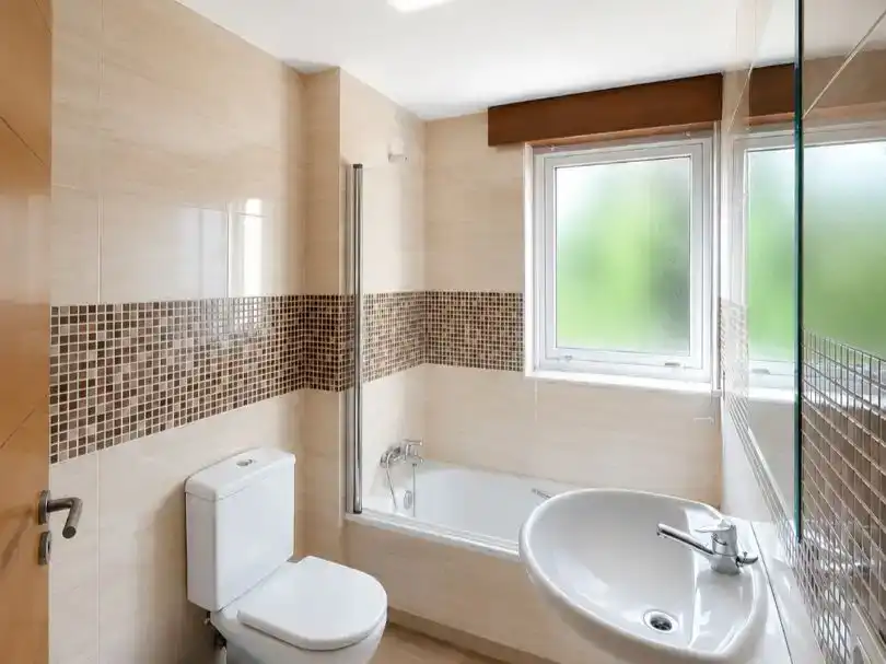 Badezimmer von Wohnung zur Miete in Santiago de Compostela  mit Balkon