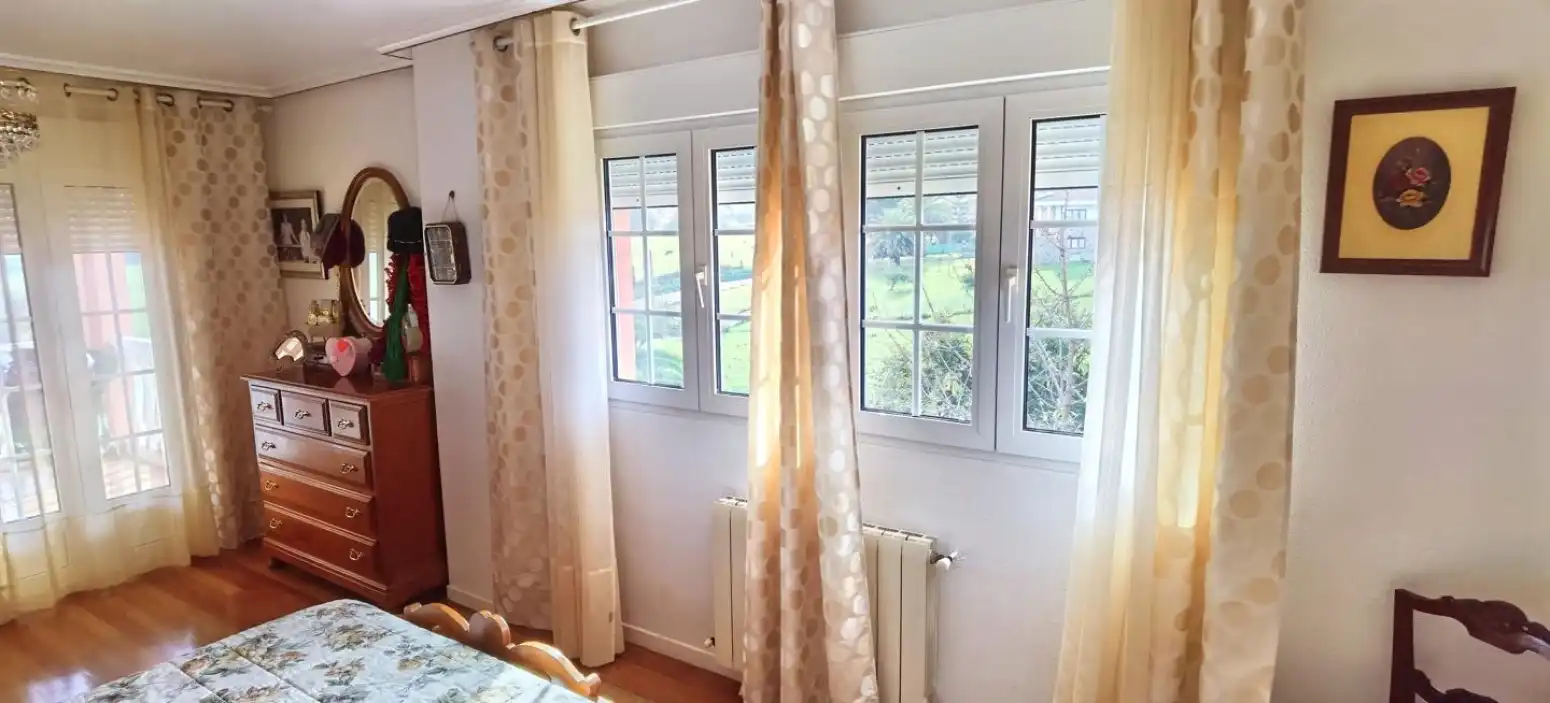 Schlafzimmer von Haus oder Chalet zum Verkauf in Gijón 
