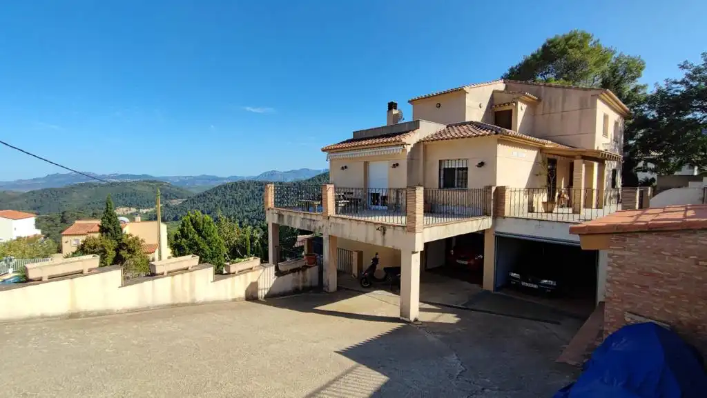 Vista exterior de Casa o chalet en venta en Oliva con Jardín privado, Terraza y Amueblado