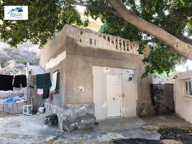 Casa-chalet en Venta en Calle POTERA en La Chanca - Pescadería