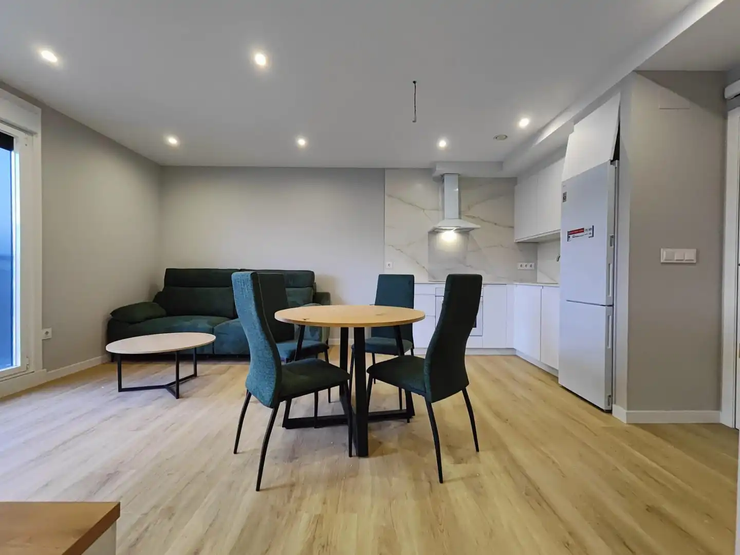 Living room of Flat for rent in Pontevedra Capital   with Heating, Storage room and Furnished