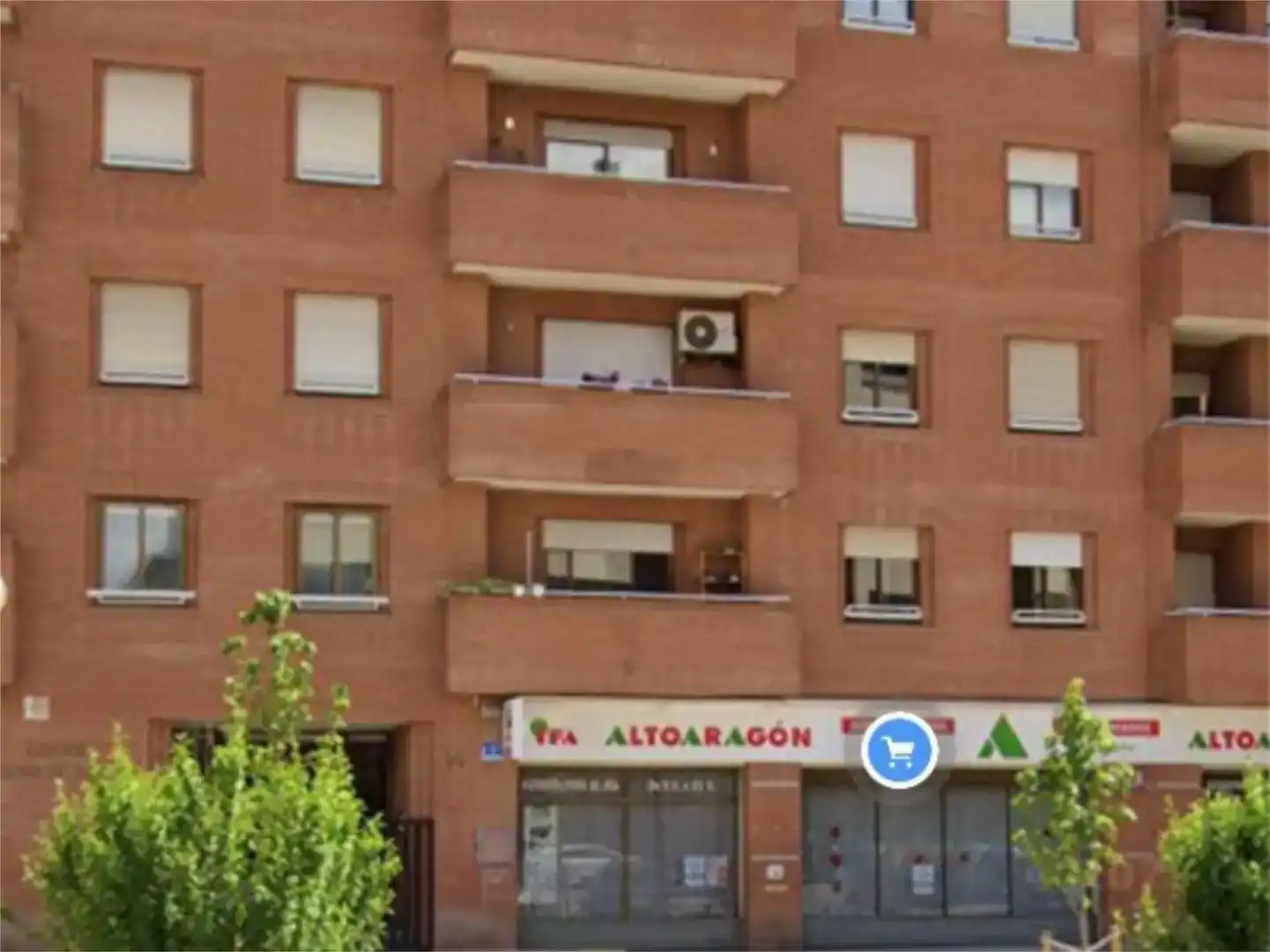 Vista exterior de Pis en venda en Huesca amb Jardí privat, Traster i Piscina