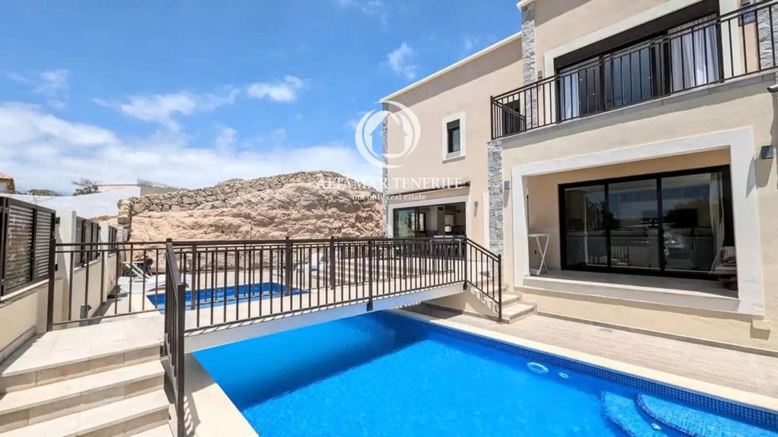 Houses for sale in La Mareta, Los Abrigos