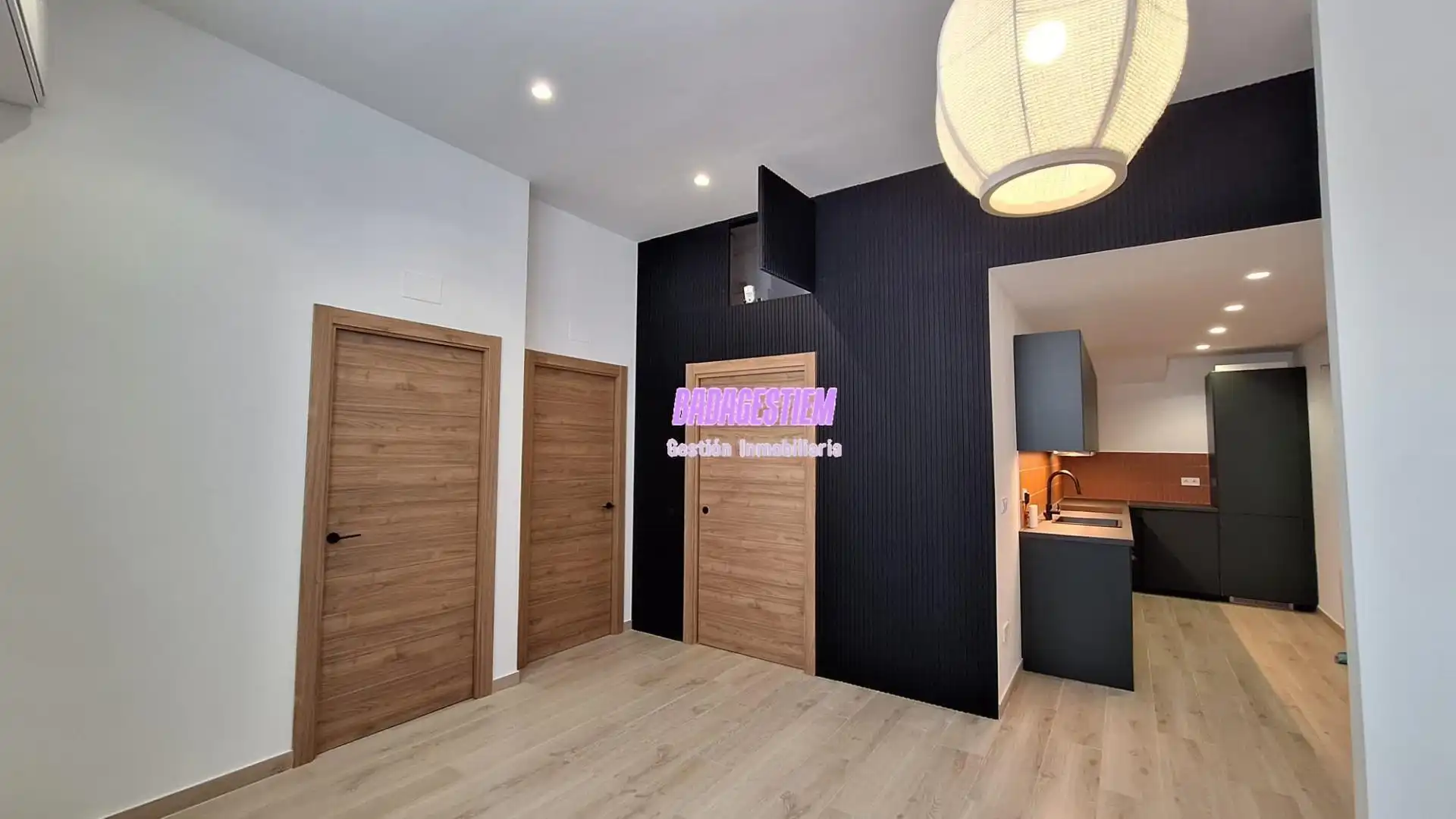 Schlafzimmer von Erdgeschoss zum Verkauf in Badalona mit Klimaanlage