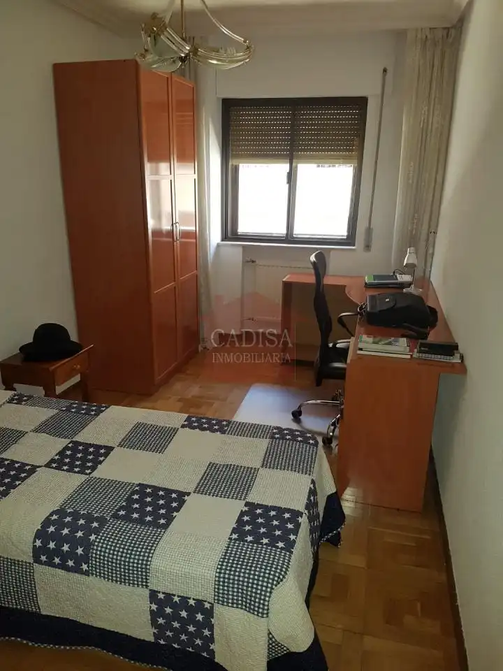 Schlafzimmer von Wohnung zur Miete in Salamanca mit Heizung, Parkett und Möbliert