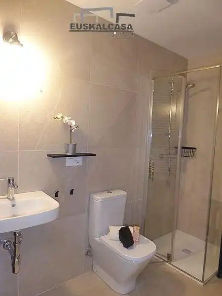 Baño de Planta baja en venta en Bilbao  con Calefacción y Trastero