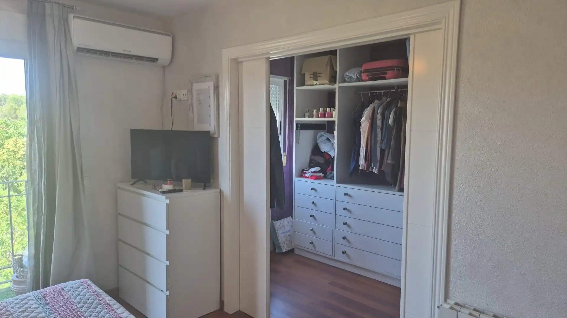 Schlafzimmer von Dachboden zum Verkauf in Molina de Segura mit Klimaanlage, Privatgarten und Parkett