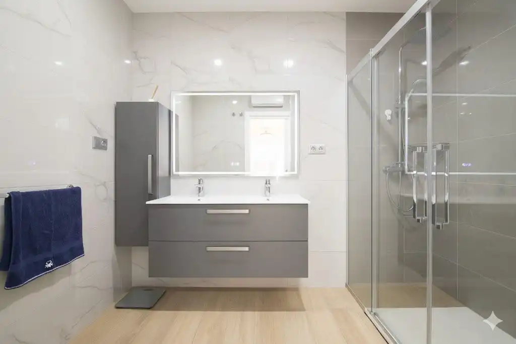 Badezimmer von Geschaftsraum zum Verkauf in Elche / Elx