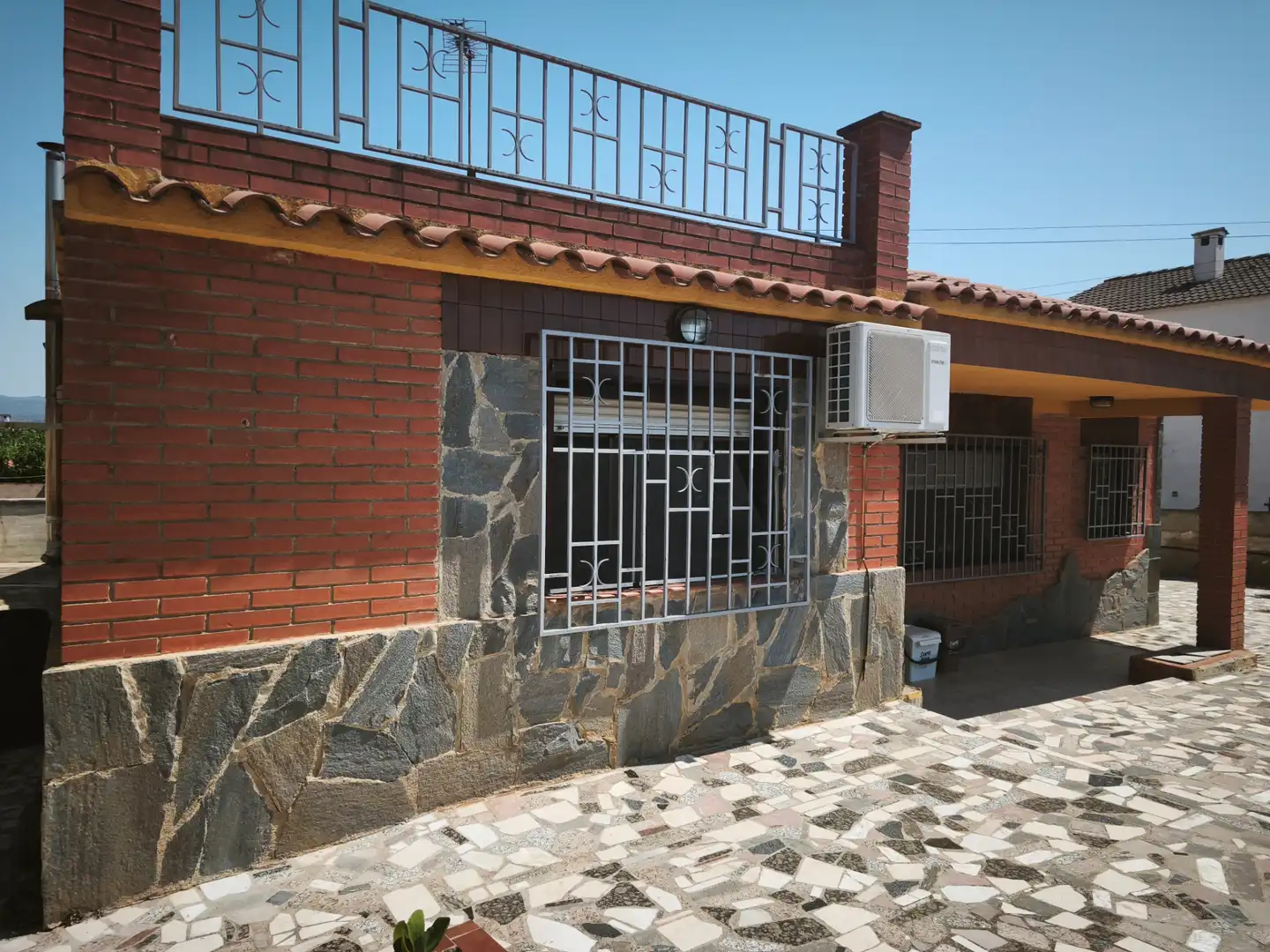 Vista exterior de Casa o xalet en venda en Santa Oliva amb Aire condicionat, Calefacció i Jardí privat