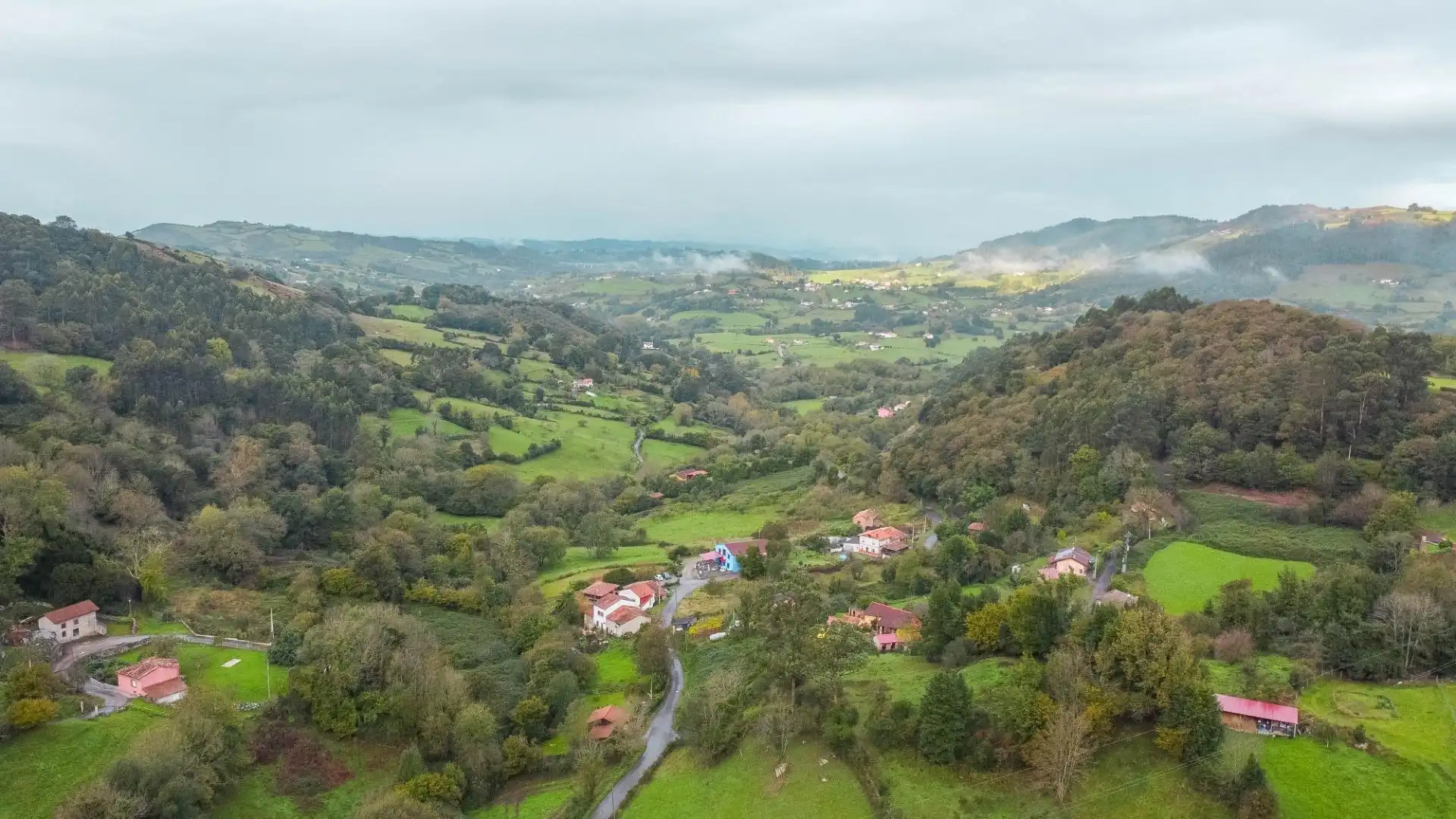 Vista exterior de Casa o xalet en venda en Siero amb Calefacció, Jardí privat i Terrassa