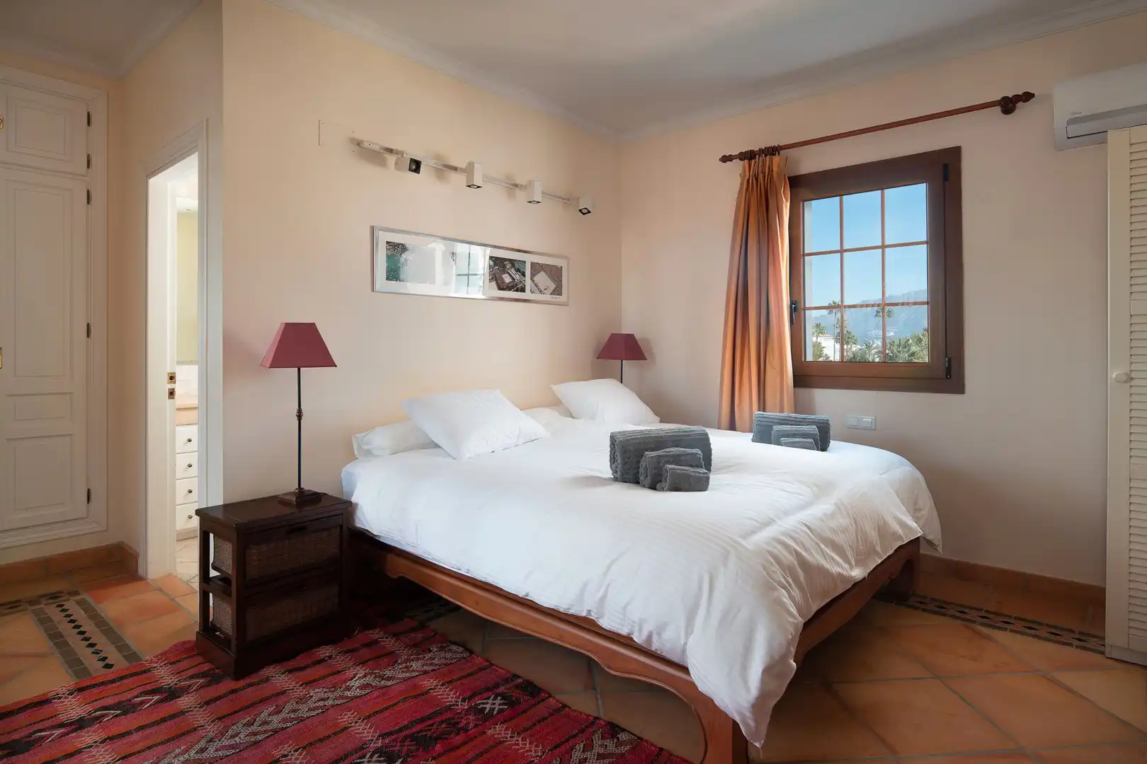 Habitación de Casa o chalet de alquiler en Estepona con Aire acondicionado, Jardín privado y Terraza