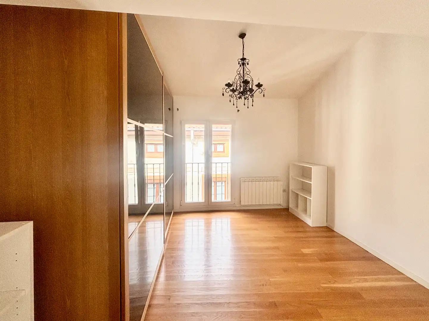 Schlafzimmer von Dachboden zum Verkauf in Ordizia mit Heizung, Ofen und Waschmaschine