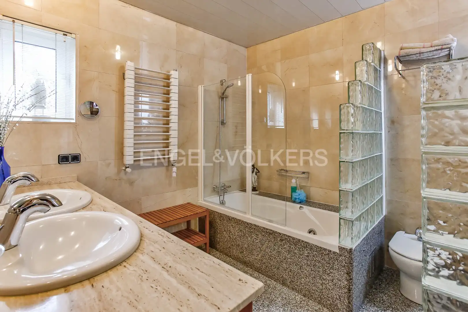 Baño de Casa o chalet en venta en Santa Coloma de Cervelló con Calefacción, Jardín privado y Parquet