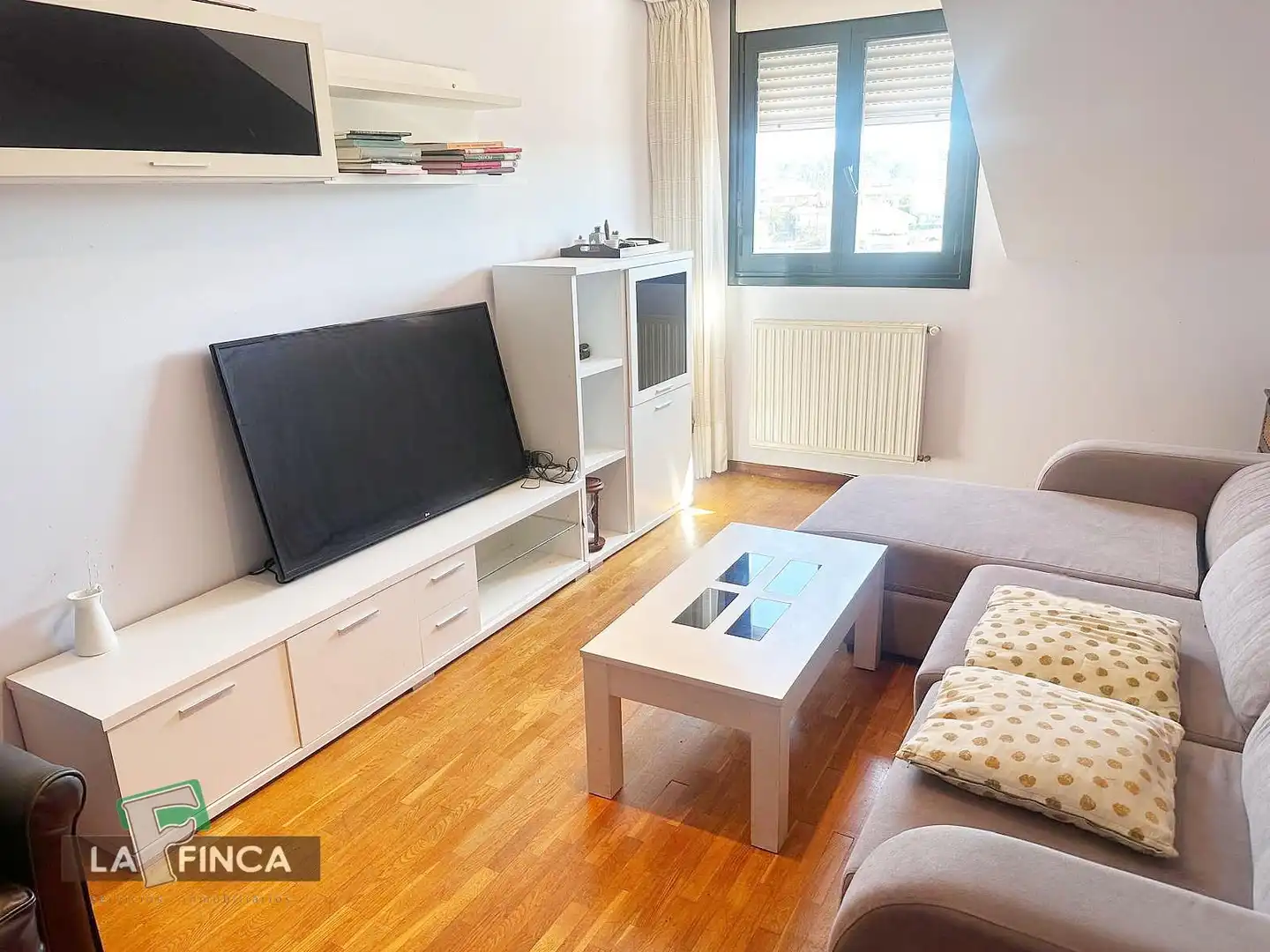 Living room of Flat for sale in Carreño  with Heating, Storage room and Furnished