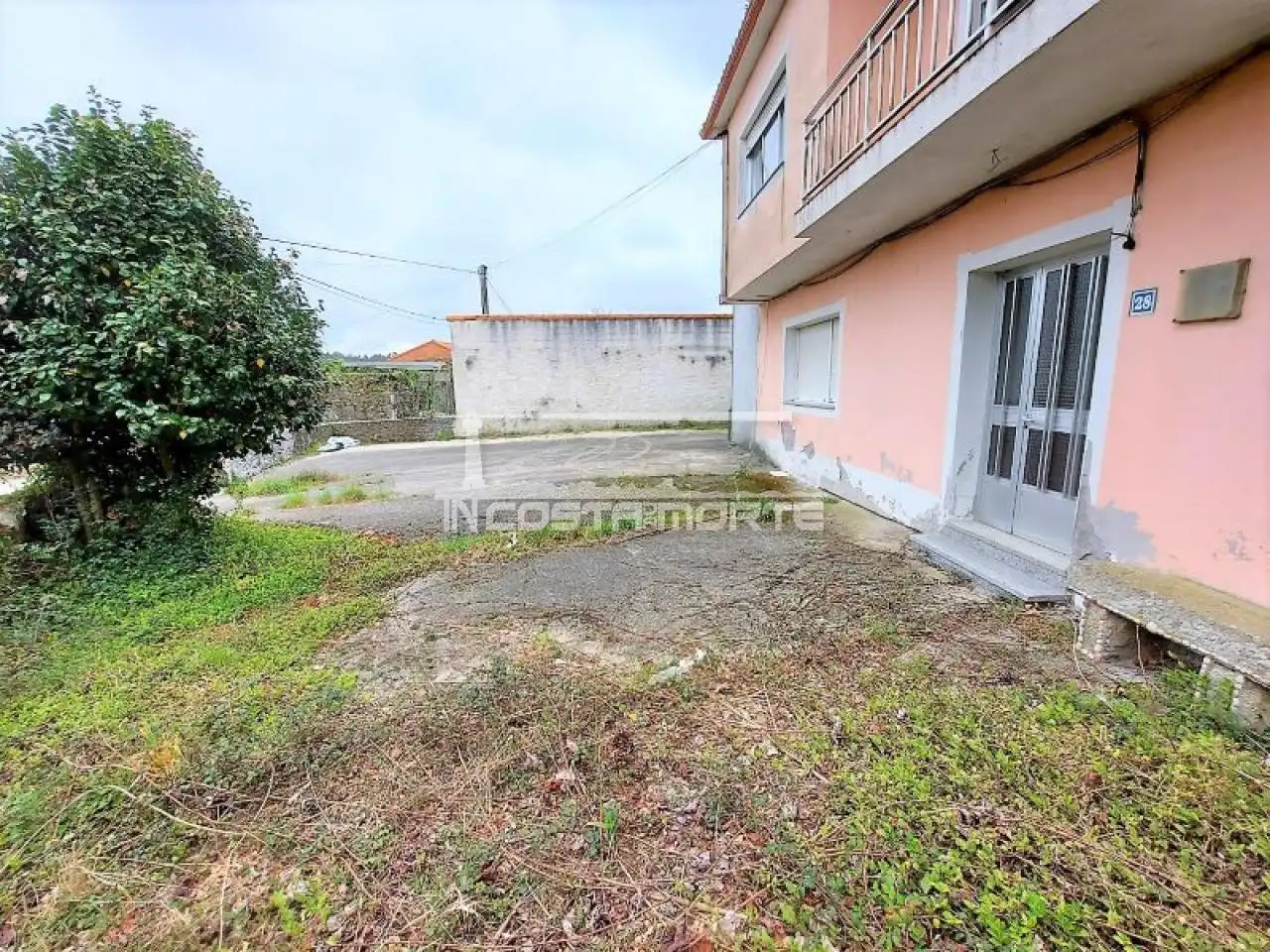 Vista exterior de Casa o xalet en venda en Muxía amb Jardí privat, Traster i Balcó