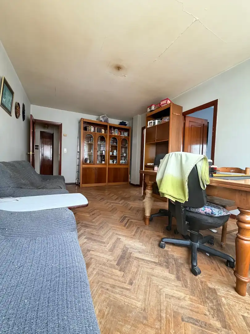 Sala d'estar de Pis en venda en A Laracha   amb Calefacció, Traster i Moblat