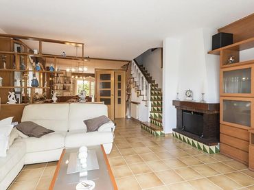 Reihenhaus mit Balkon zum Verkauf in Casagemes - Canyadó