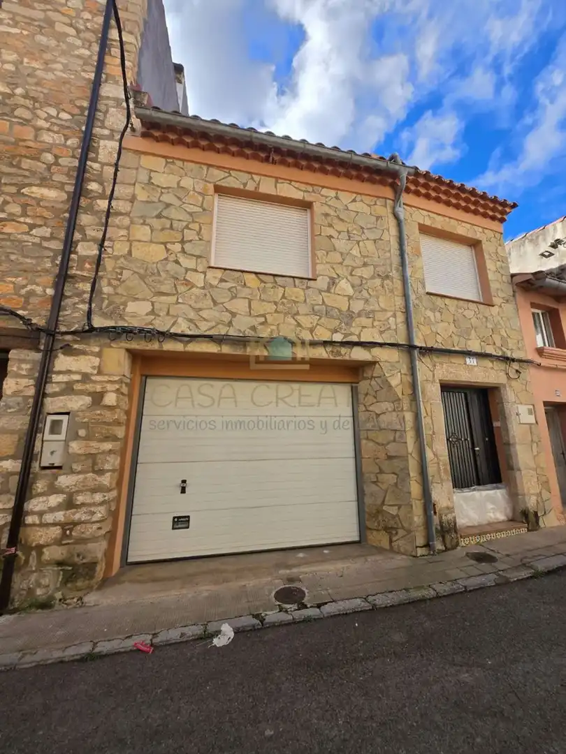 Vista exterior de Casa o xalet en venda en Atzeneta del Maestrat amb Aire condicionat i Terrassa